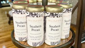Canisters on Southern Pecan Flavored Tea on Display Stans